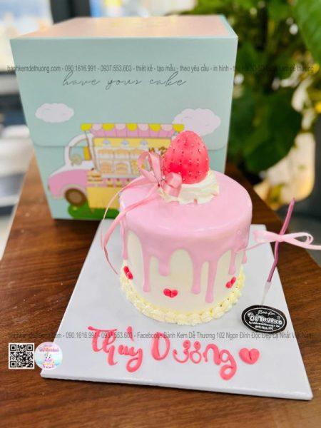banh-kem-trai-dau-tay-mau-hong-thuy-duong-4