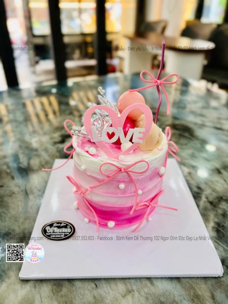 banh-mini-tim-hong-love-qua-1