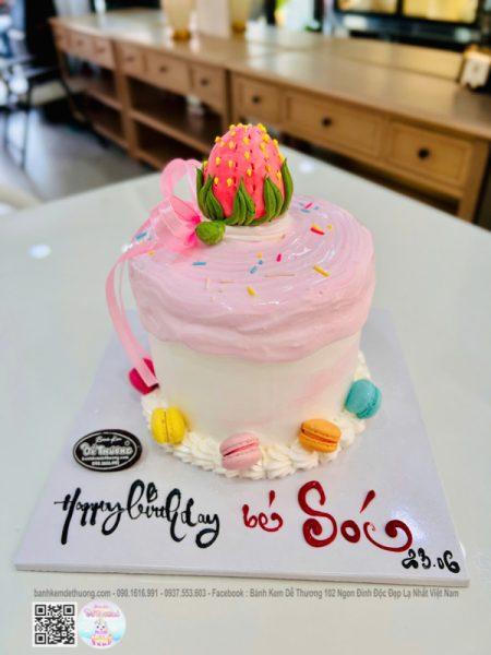 banh-kem-macaron-trai-dau-soc-3 banh-kem-macaron-trai-dau-soc-3