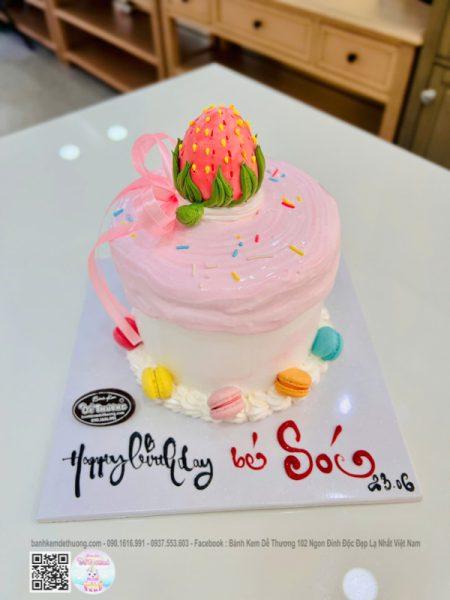 banh-kem-macaron-trai-dau-soc-6 banh-kem-macaron-trai-dau-soc-6