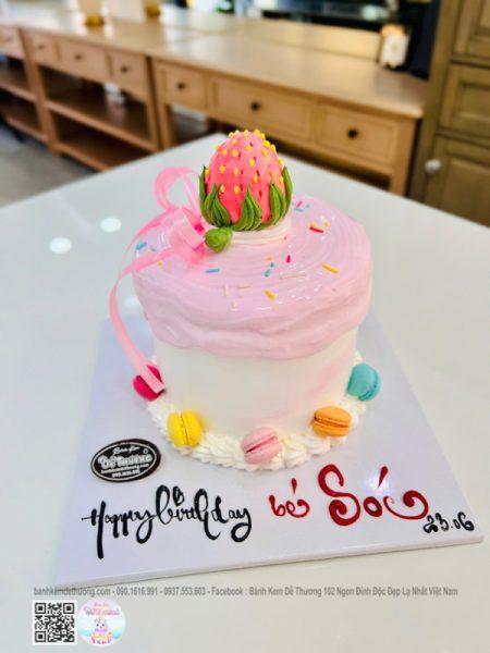 banh-kem-macaron-trai-dau-soc-7 banh-kem-macaron-trai-dau-soc-7