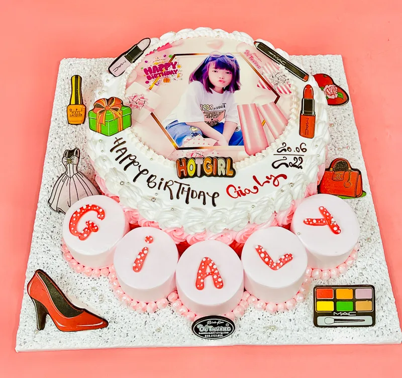 banh-kem-in-hinh-be-gai