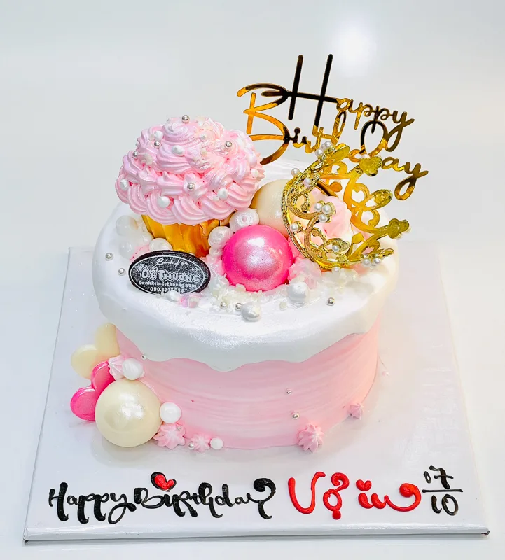 banh-kem-vuong-niem-cupcake