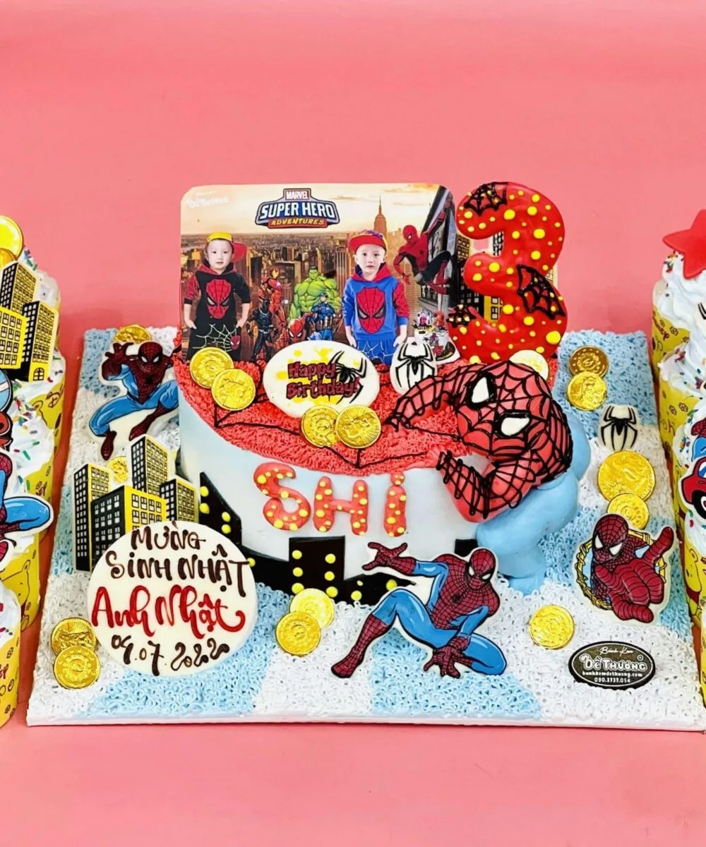 bánh kem người nhện spider man in hình socola